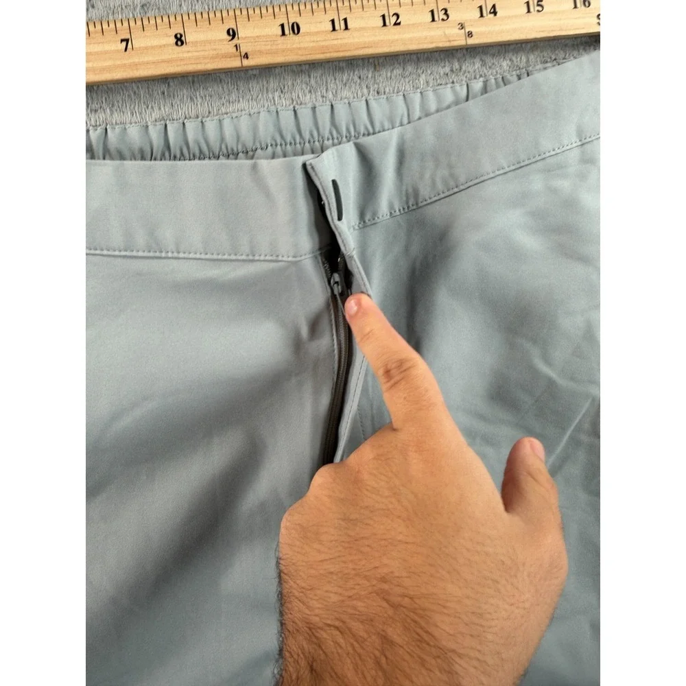 Banana Republic Motion Tech Hybrid Pants Mens 38x30 Gray Polyester Stretch NWT